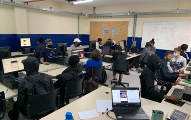 SENAI capacita jovens de baixa renda na área de tecnologia da informação