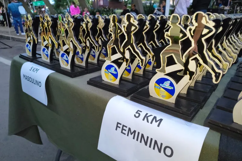 Mais de 700 participam de prova noturna do circuito Corridas do Bem em Concórdia