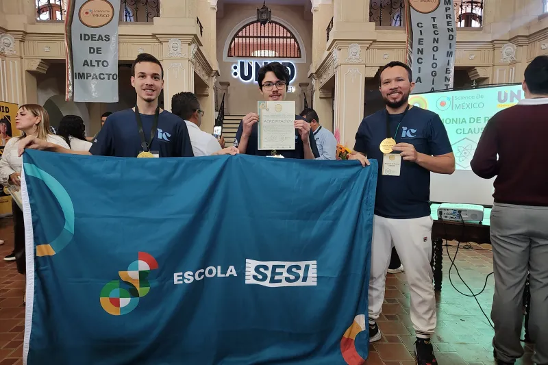 Estudantes da Escola SESI conquistam medalha de ouro em evento científico no México