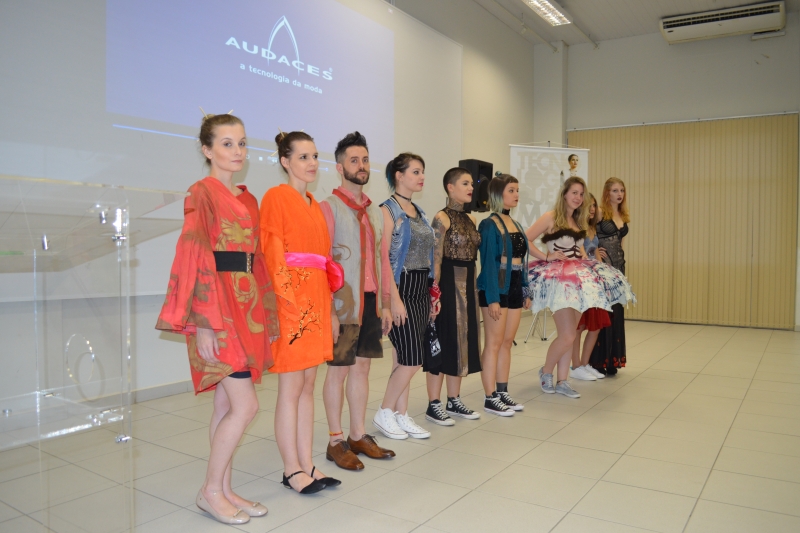 Estudantes realizaram desfiles de moda com conceito de sustentabilidade. Foto: Rúbia Souza