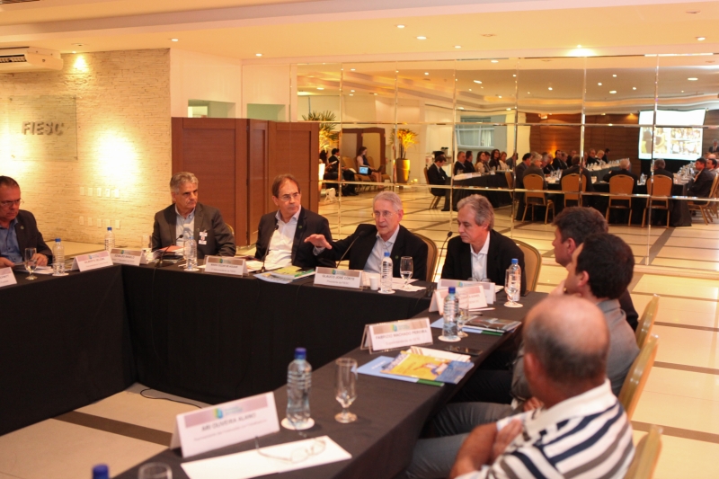 Em última reunião do ano, conselheiros do Movimento SC pela Educação conheceram os projetos previstos para 2017 (Foto: Filipe Scotti)