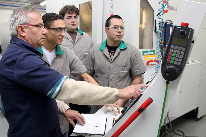 Oito em cada dez egressos dos cursos técnicos do SENAI conseguem emprego em até um ano após a conclusão do curso (Foto: André Kopsch)