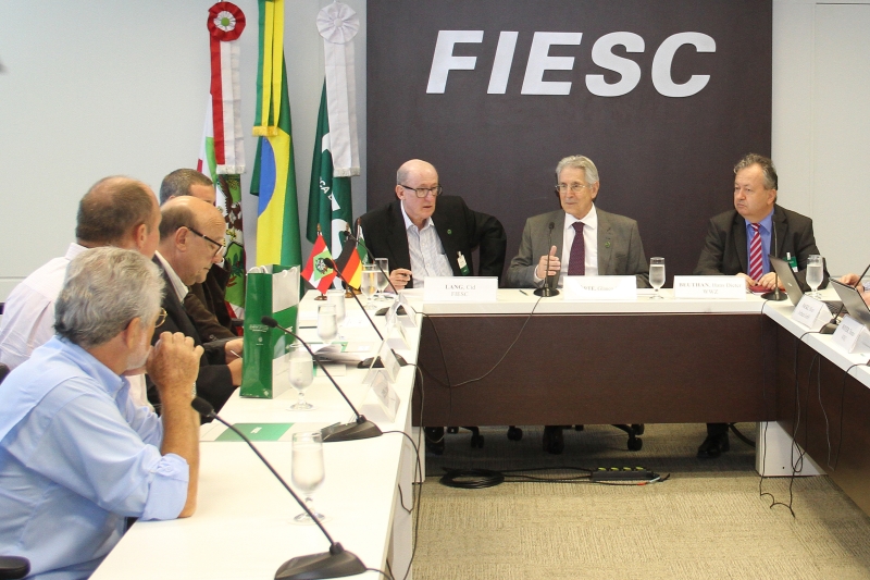 Iniciativa foi acertada em reunião entre a FIESC e uma comitiva formada por empresários da Alemanha e de Pomerode. (Foto: Filipe Scotti)